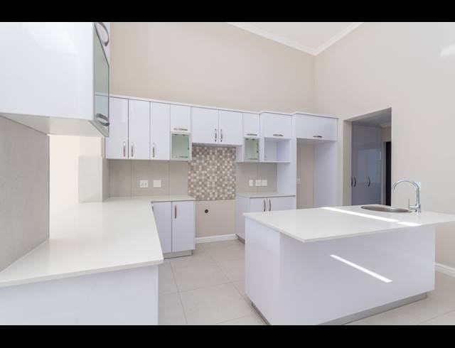 3 BEDROOM TOWNHOUSE FOR SALE IN PARKLANDS NORTH